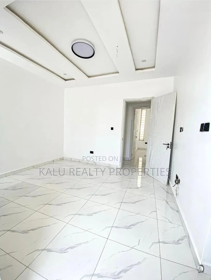 4bdrm Duplex in Ikota for rent in Ikota