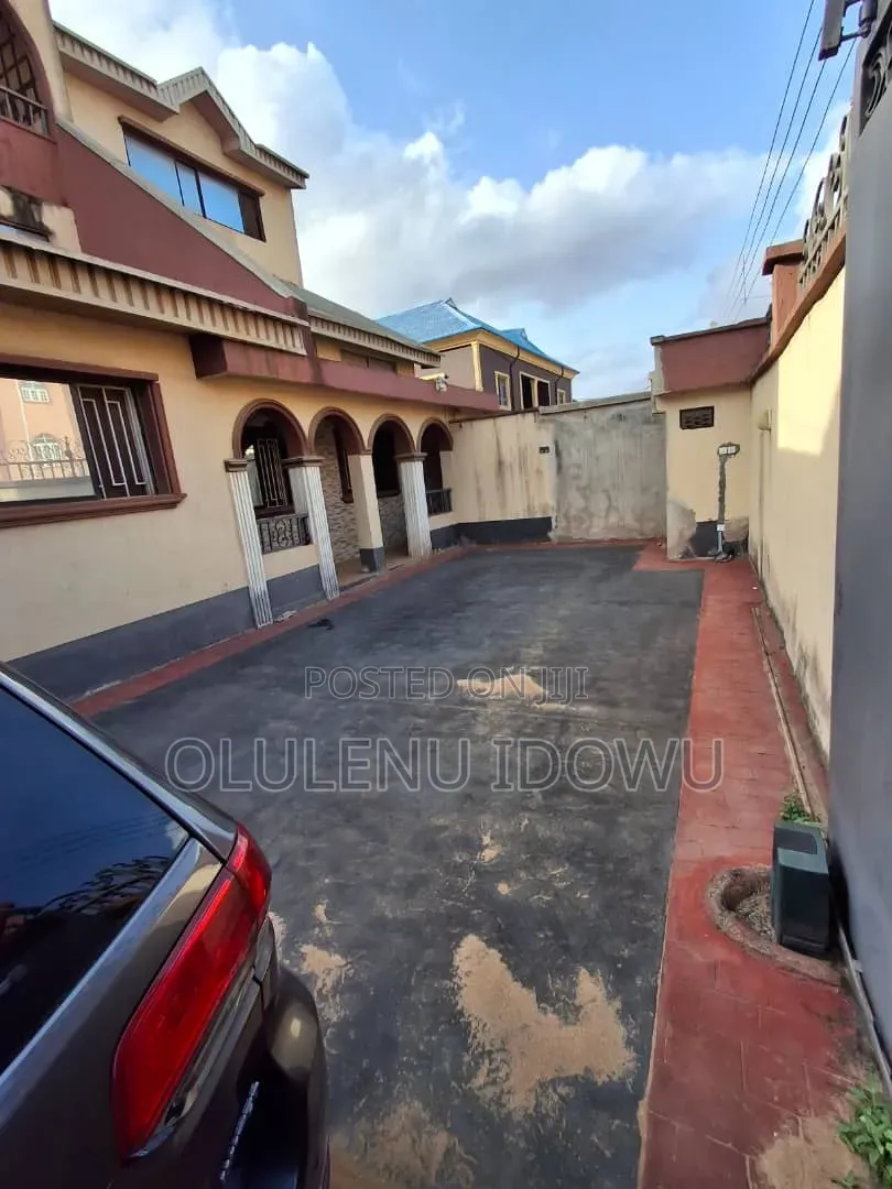 Furnished 5bdrm Duplex in Governors Road for sale in Governors Road