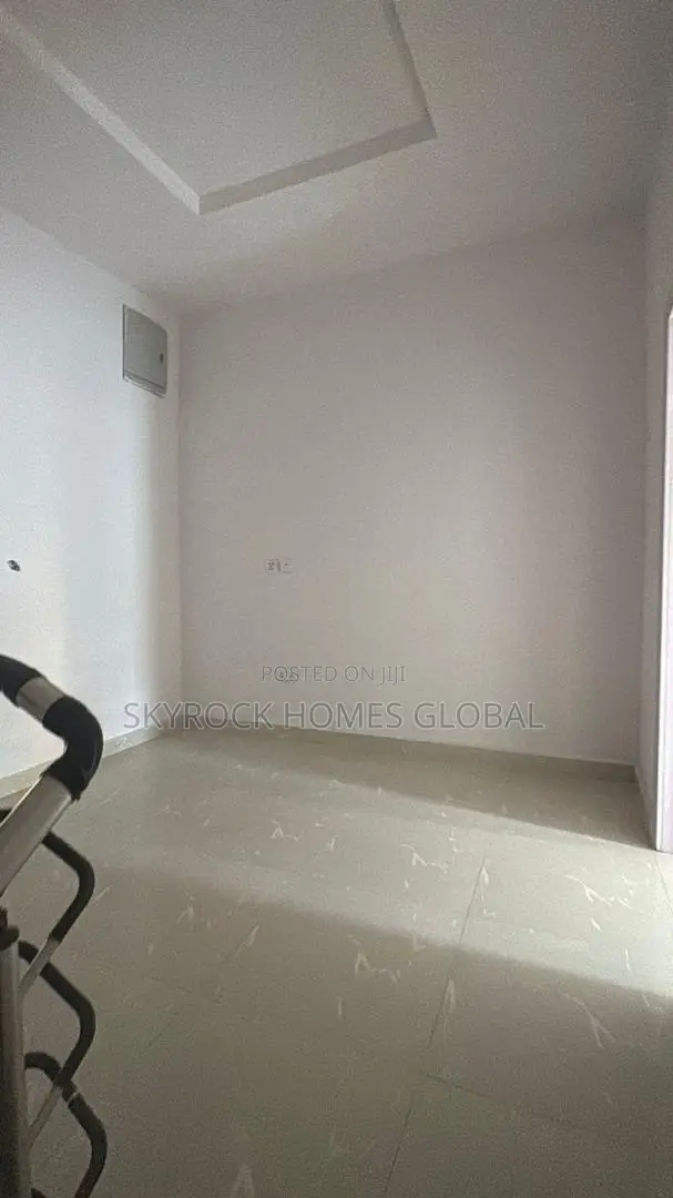 4bdrm Duplex in Ikota for rent in Ikota