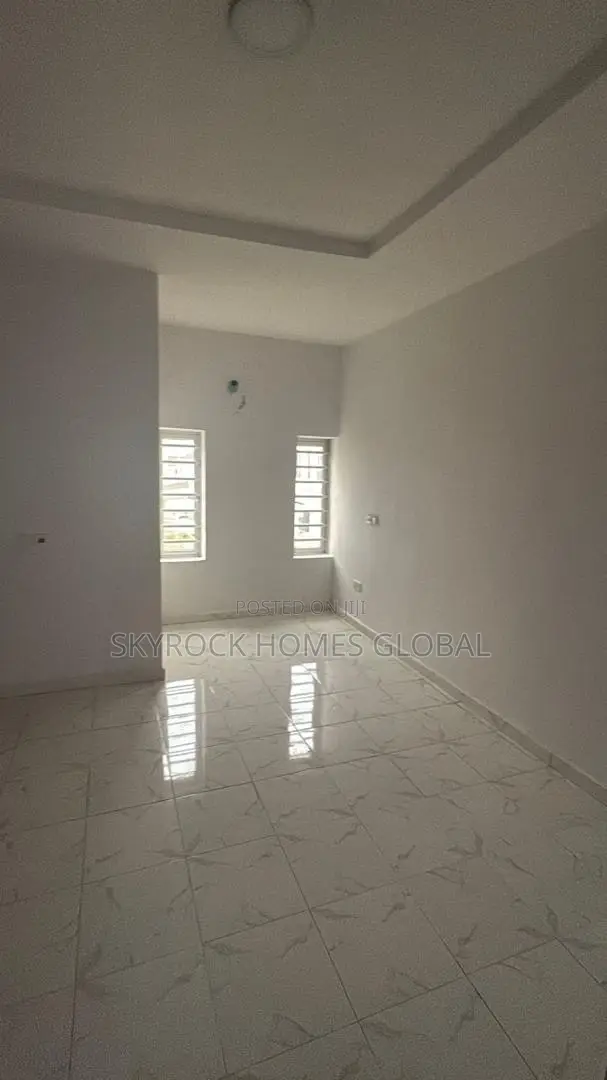 4bdrm Duplex in Ikota for rent in Ikota