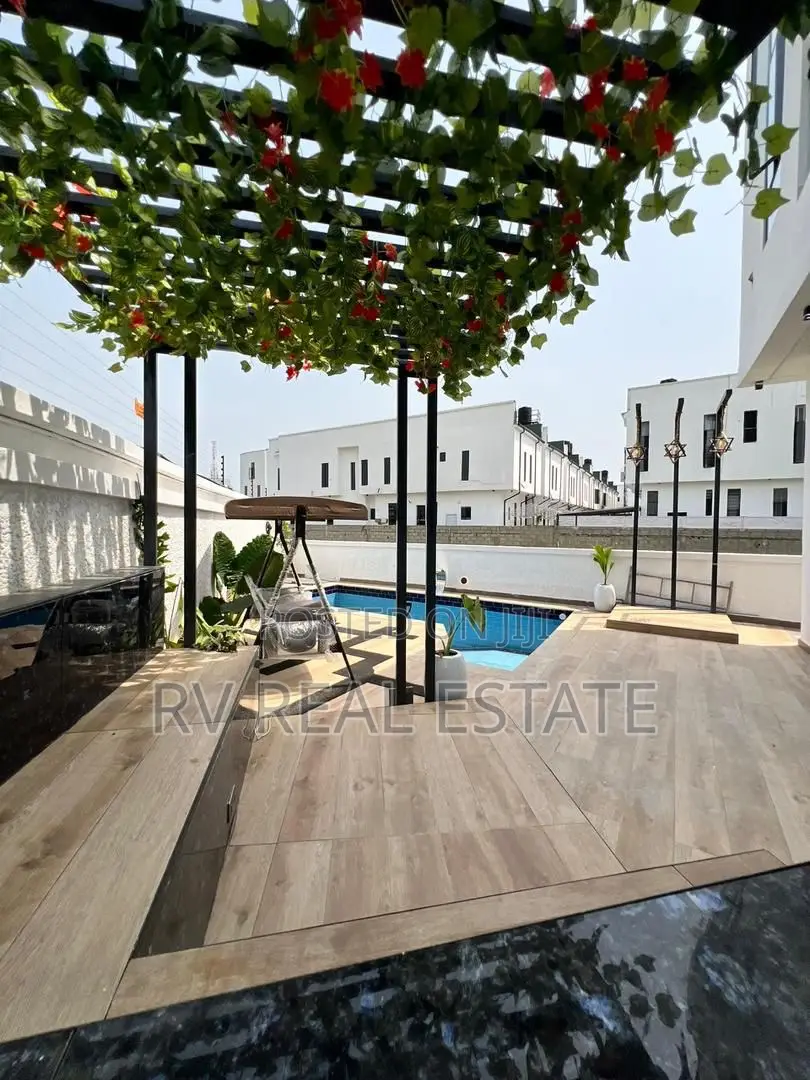 5bdrm Duplex in Chevron for sale in Chevron