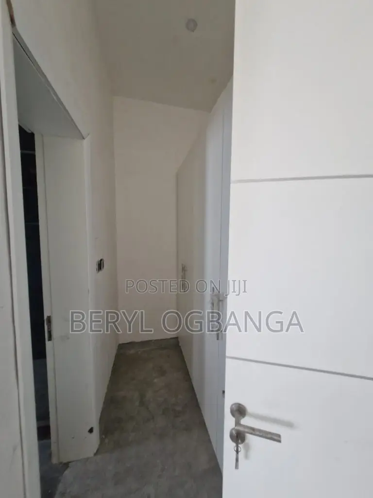 5bdrm Duplex in Ikate for sale in Ikate