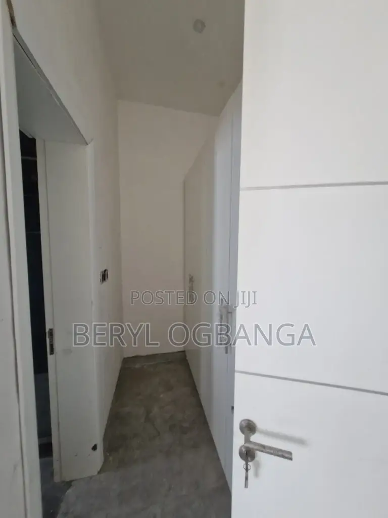 5bdrm Duplex in Ikate for sale in Ikate