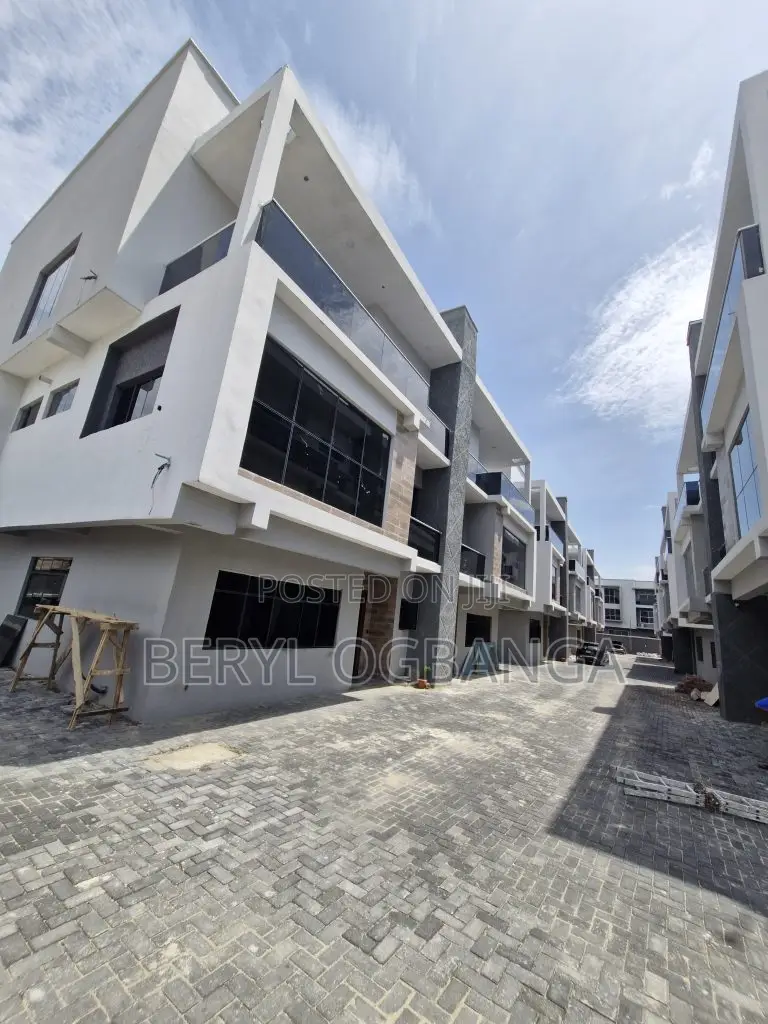5bdrm Duplex in Ikate for sale in Ikate
