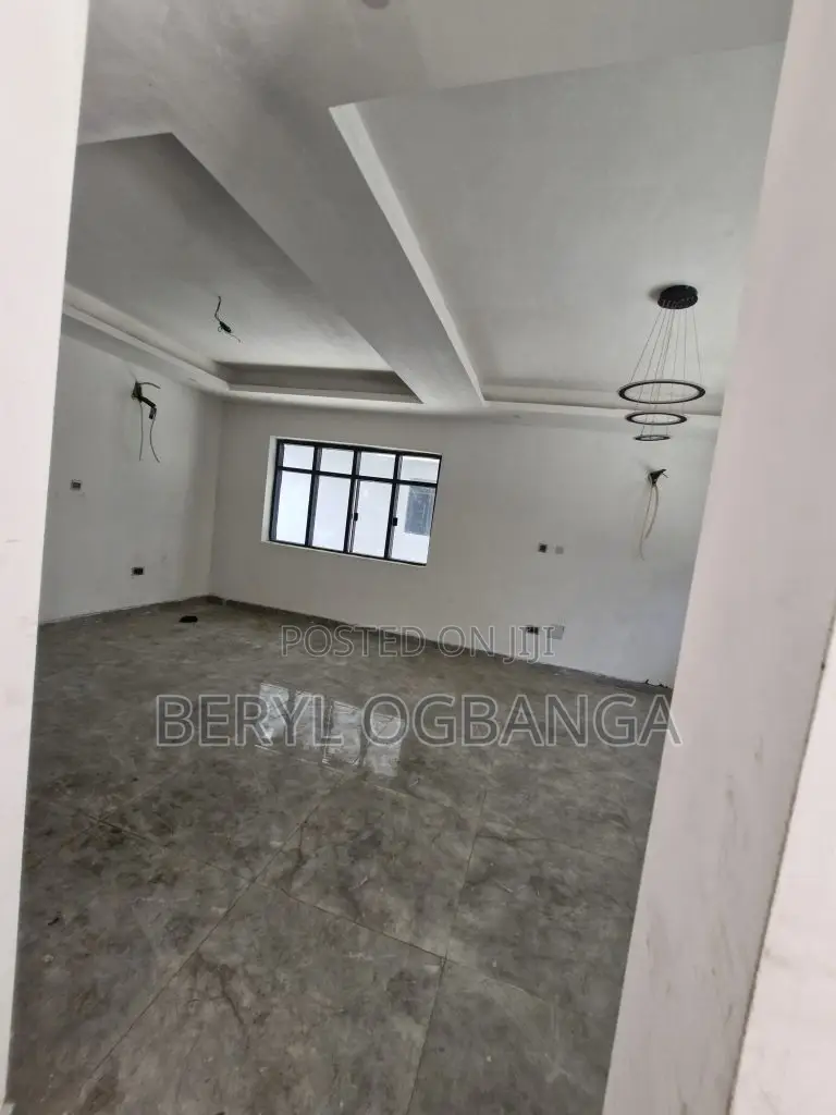 5bdrm Duplex in Ikate for sale in Ikate