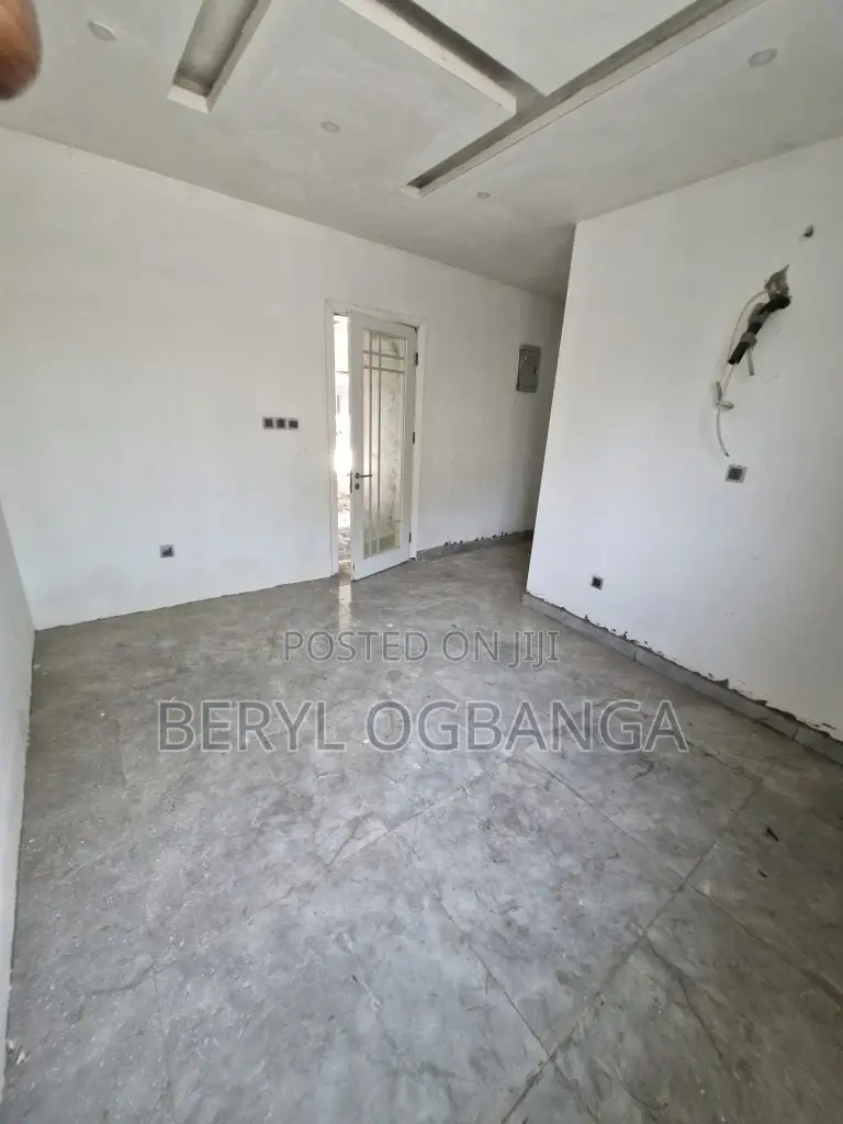 5bdrm Duplex in Ikate for sale in Ikate