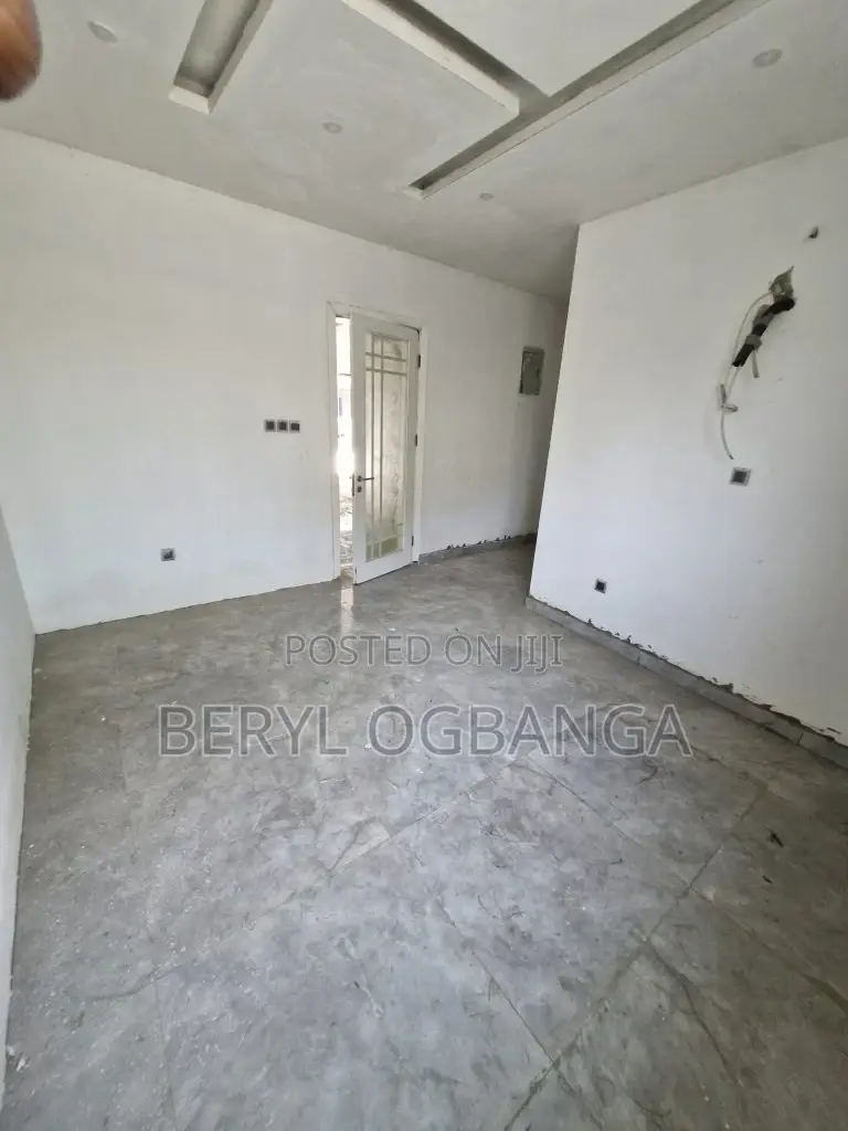 5bdrm Duplex in Ikate for sale in Ikate