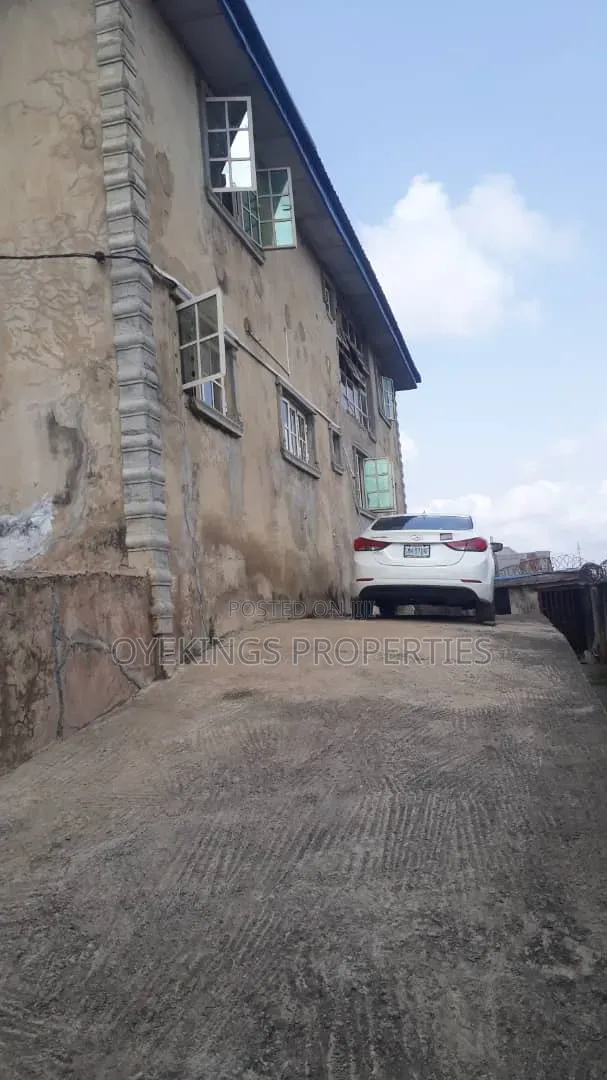 4bdrm Bungalow in Odoona, Oluyole Estate for sale in Oluyole Estate