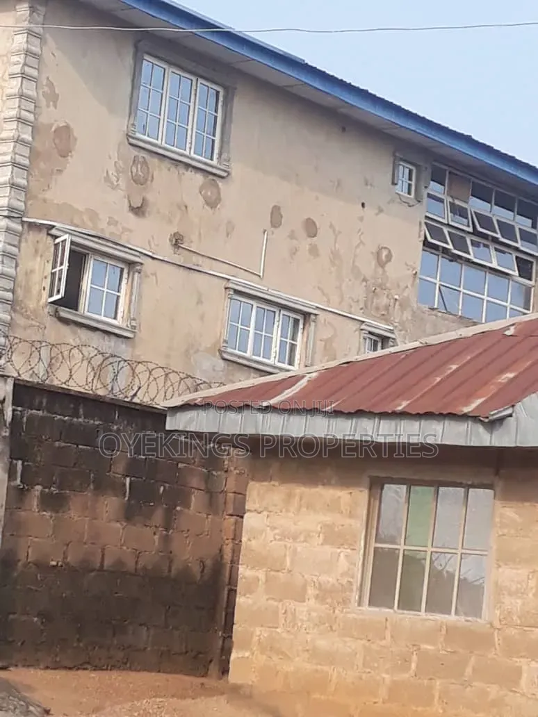 4bdrm Bungalow in Odoona, Oluyole Estate for sale in Oluyole Estate