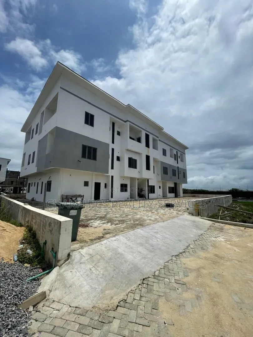 3bdrm Duplex in Lekki Phase 2 for rent in Lekki Phase 2