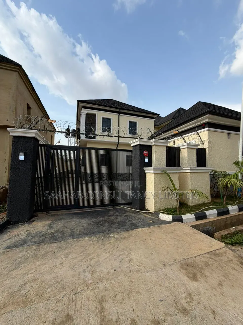 4bdrm Duplex in Larex, Wumba for sale in Wumba