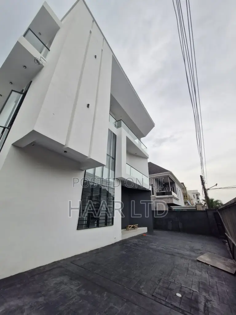 5bdrm Duplex in Osapa london for sale in Osapa london