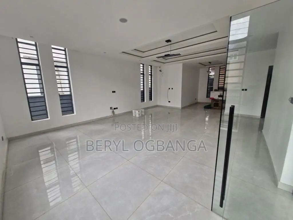 5bdrm Duplex in Osapa london for sale in Osapa london