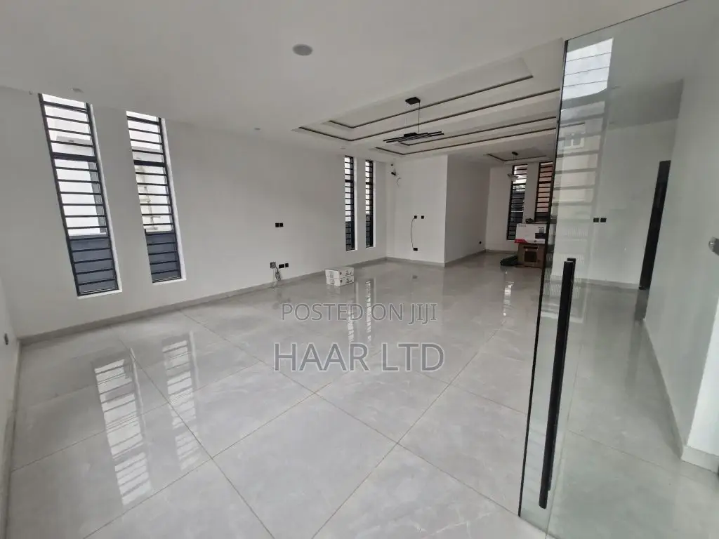 5bdrm Duplex in Osapa london for sale in Osapa london