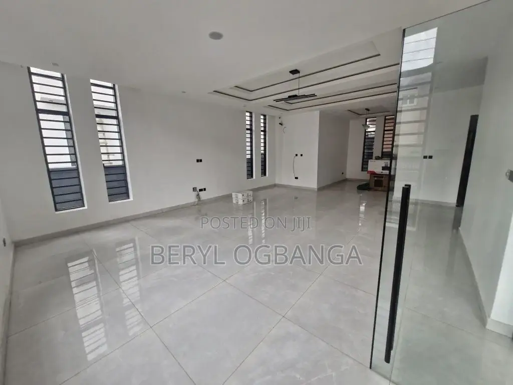 5bdrm Duplex in Osapa london for sale in Osapa london