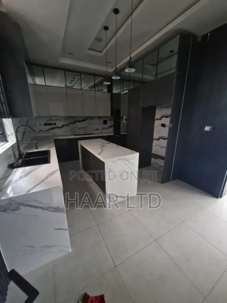 5bdrm Duplex in Osapa london for sale in Osapa london