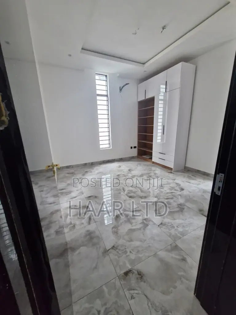 5bdrm Duplex in Osapa london for sale in Osapa london