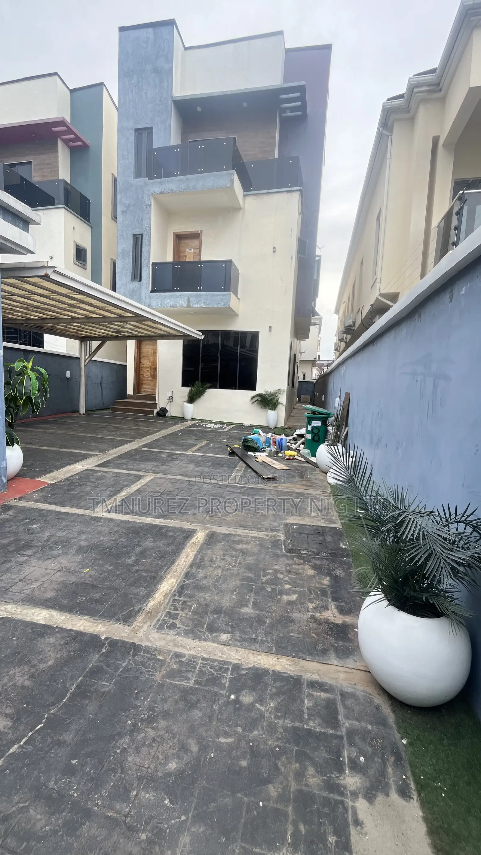 5bdrm Duplex in Ikota for rent in Ikota