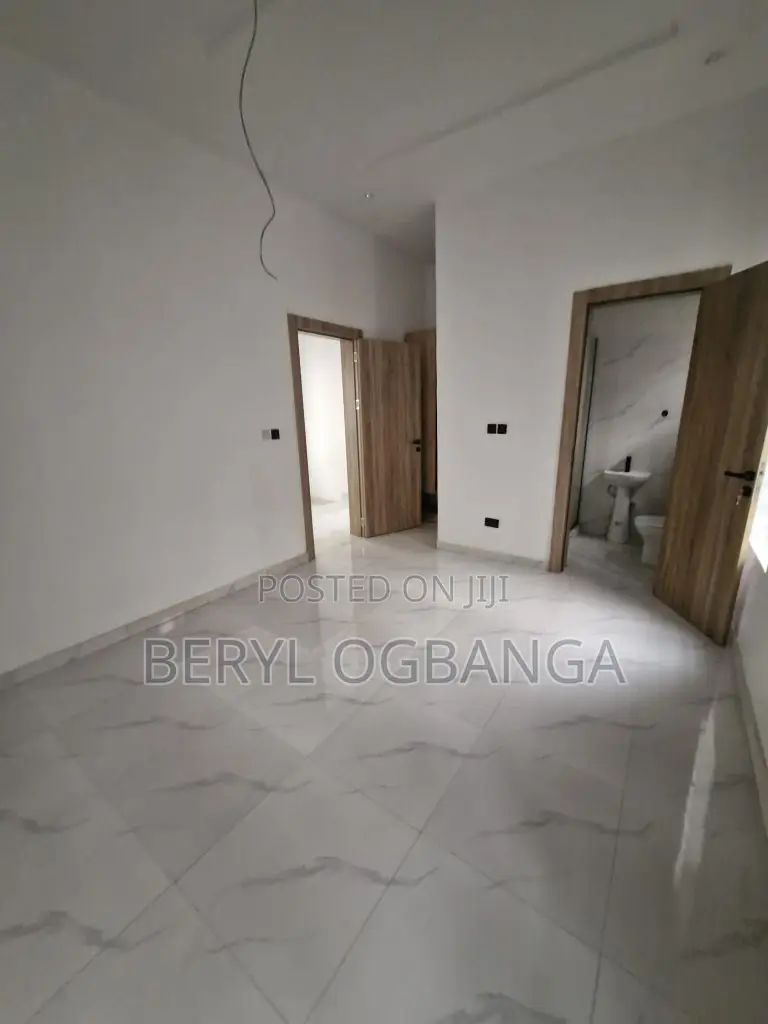 5bdrm Duplex in Osapa london for sale in Osapa london