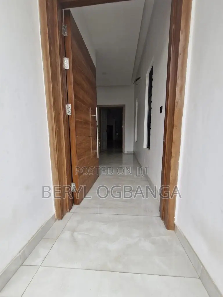 5bdrm Duplex in Osapa london for sale in Osapa london