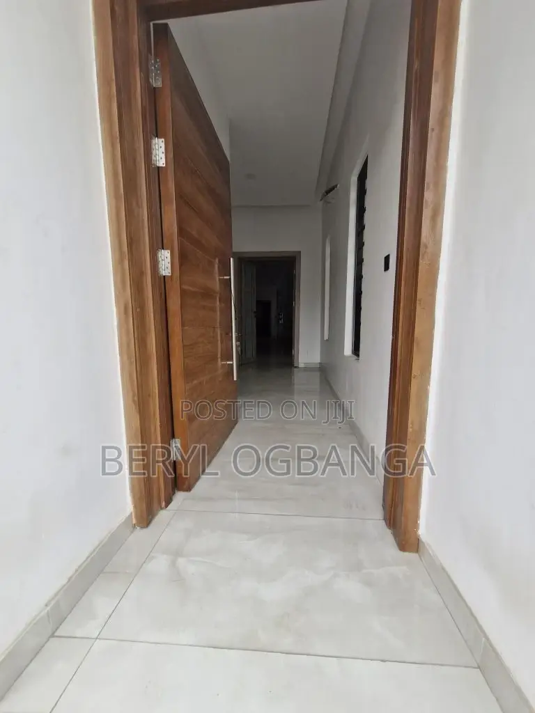 5bdrm Duplex in Osapa london for sale in Osapa london