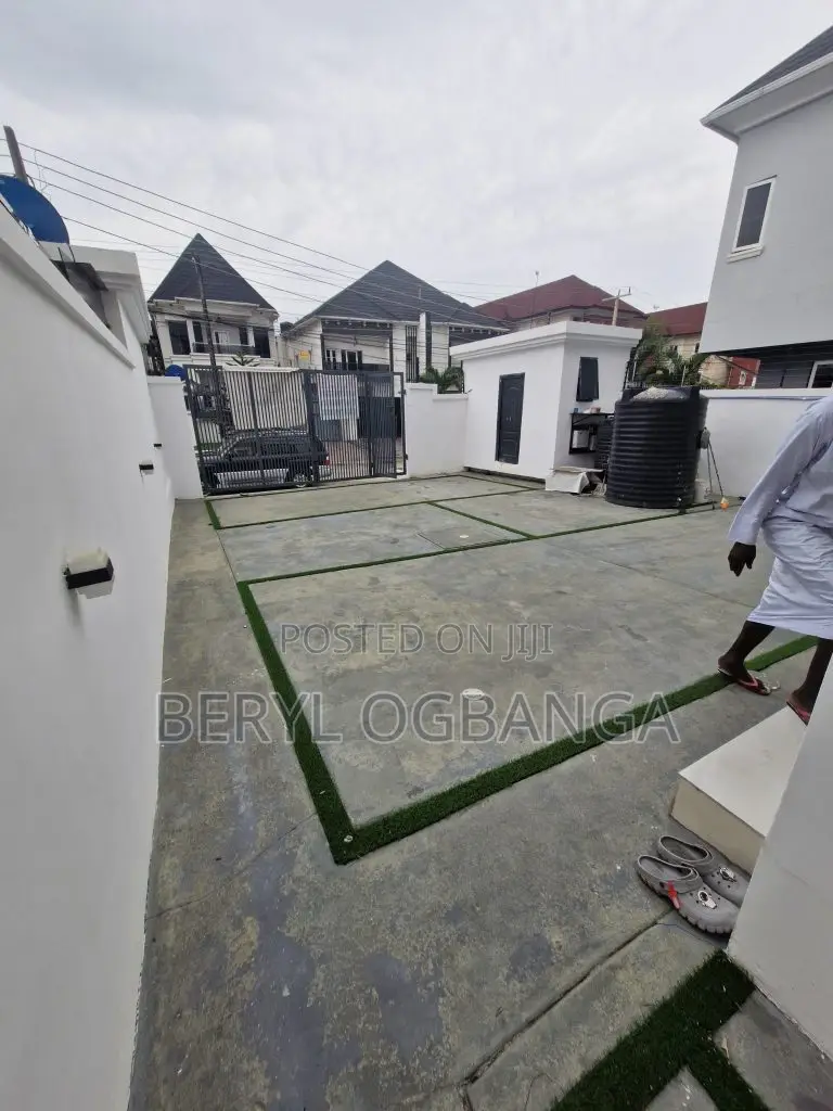 5bdrm Duplex in Osapa london for sale in Osapa london