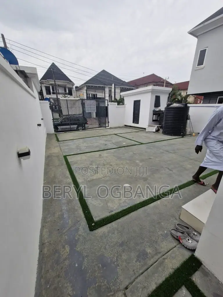 5bdrm Duplex in Osapa london for sale in Osapa london