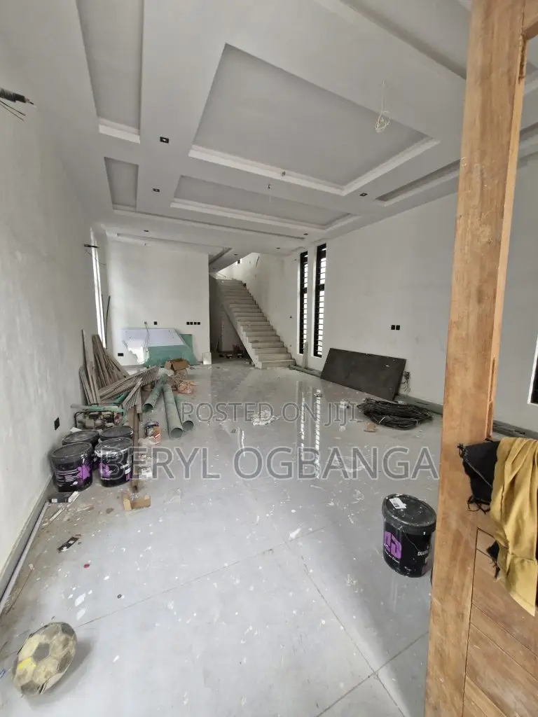 5bdrm Duplex in Osapa london for sale in Osapa london