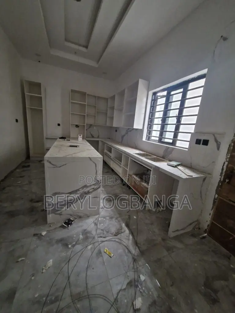 5bdrm Duplex in Osapa london for sale in Osapa london
