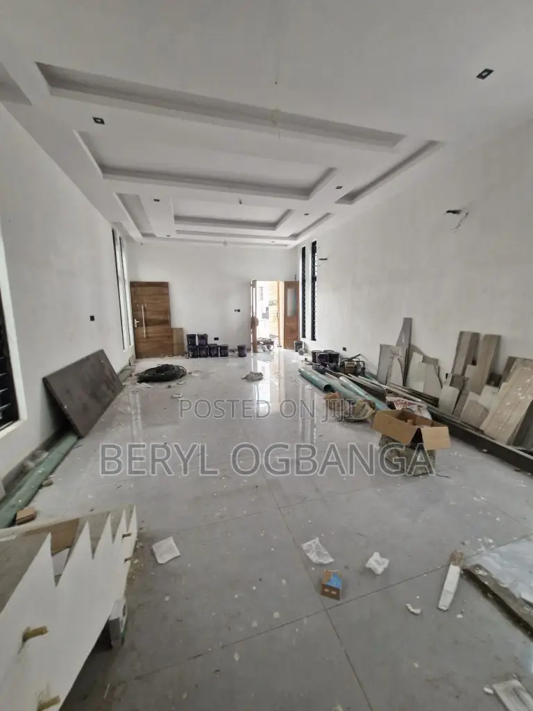 5bdrm Duplex in Osapa london for sale in Osapa london