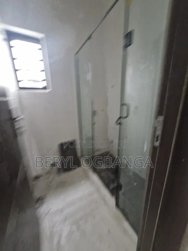 5bdrm Duplex in Osapa london for sale in Osapa london