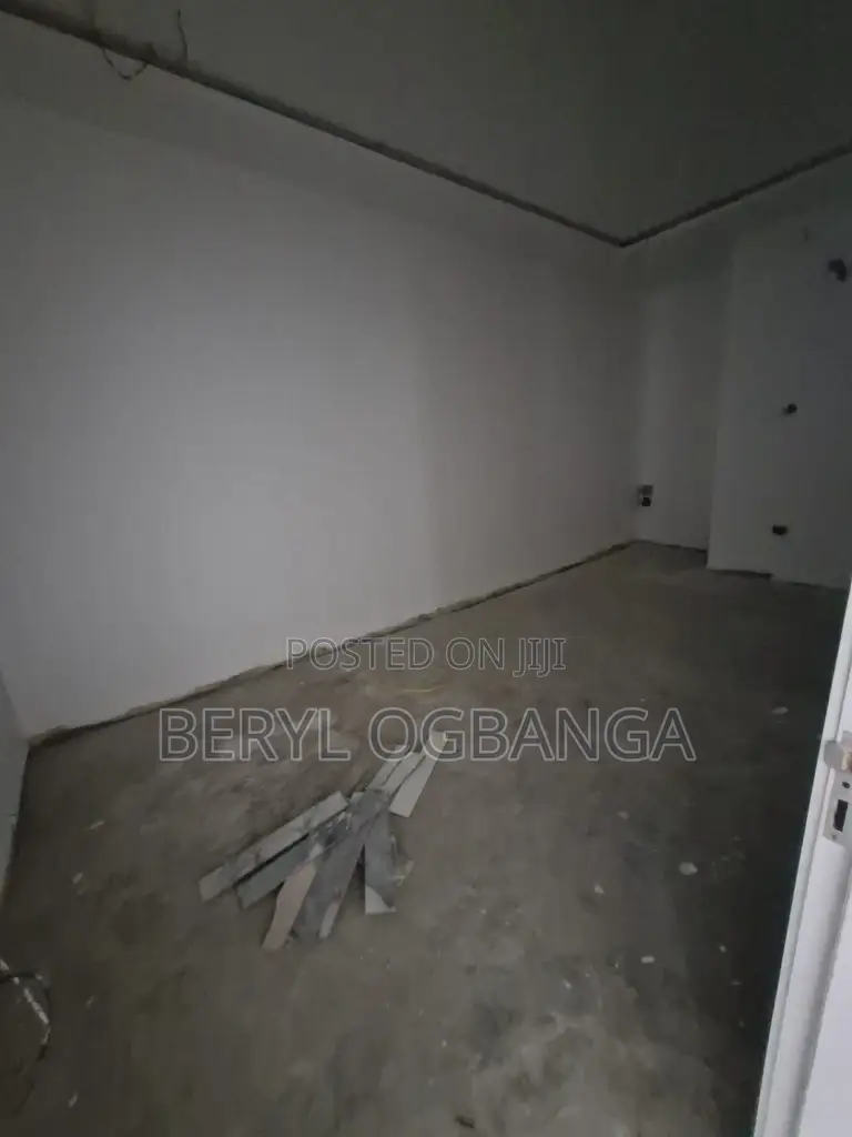 5bdrm Duplex in Osapa london for sale in Osapa london