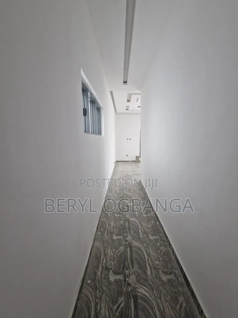 5bdrm Duplex in Osapa london for sale in Osapa london