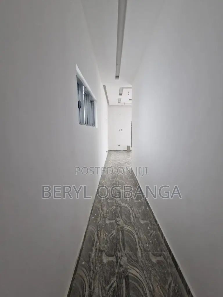 5bdrm Duplex in Osapa london for sale in Osapa london