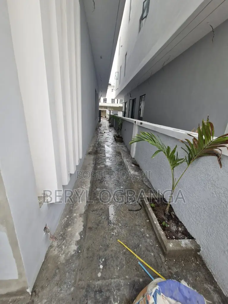 5bdrm Duplex in Osapa london for sale in Osapa london