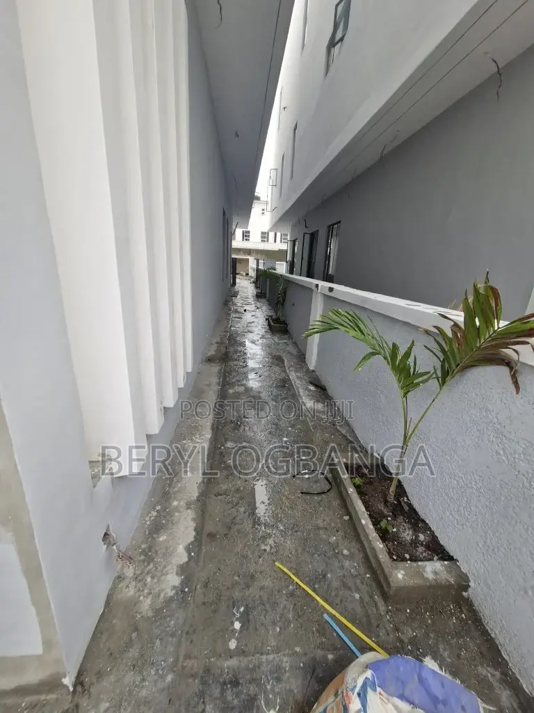 5bdrm Duplex in Osapa london for sale in Osapa london