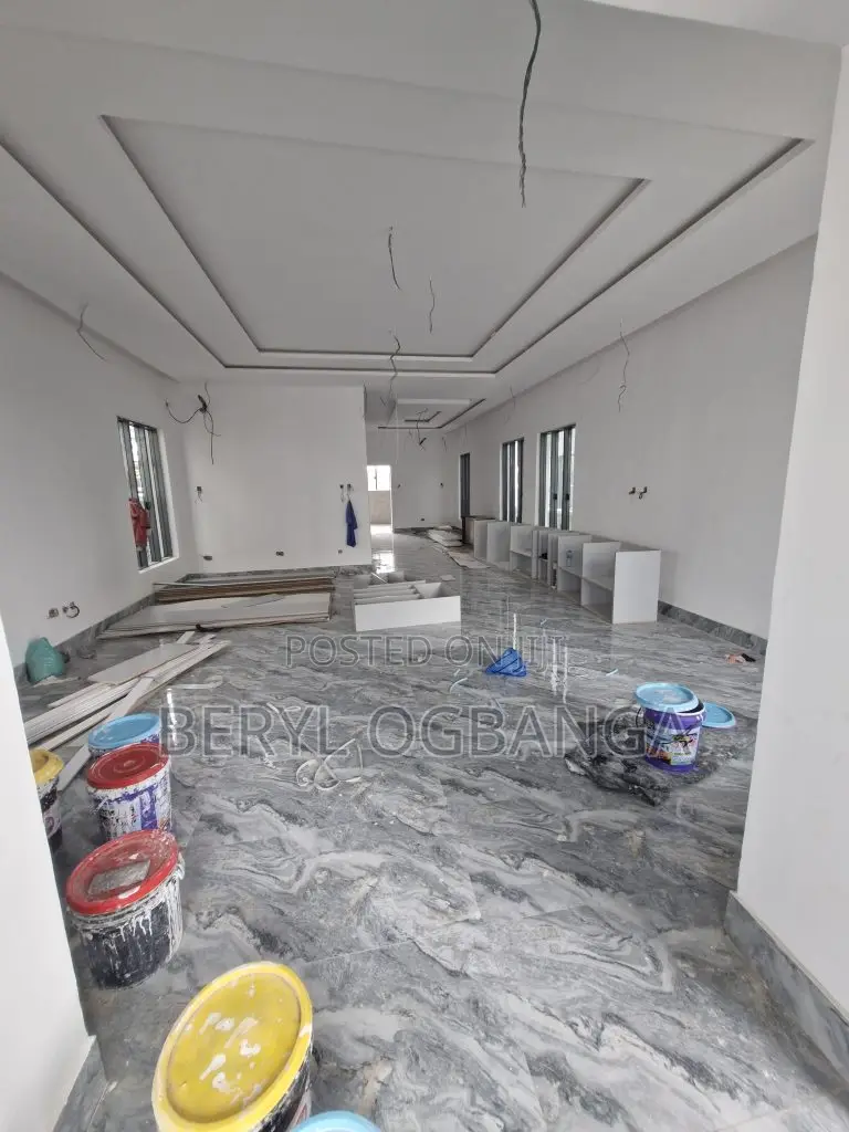 5bdrm Duplex in Osapa london for sale in Osapa london
