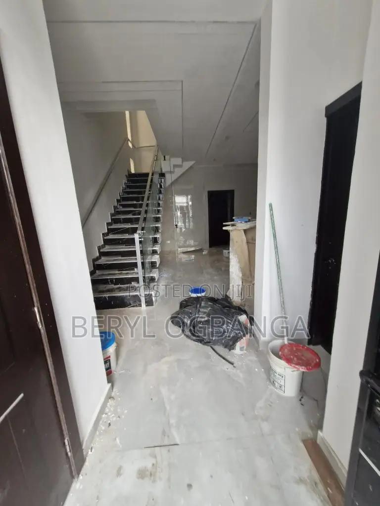5bdrm Duplex in Osapa london for sale in Osapa london