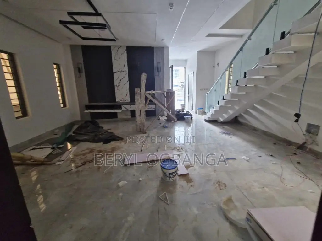 5bdrm Duplex in Osapa london for sale in Osapa london