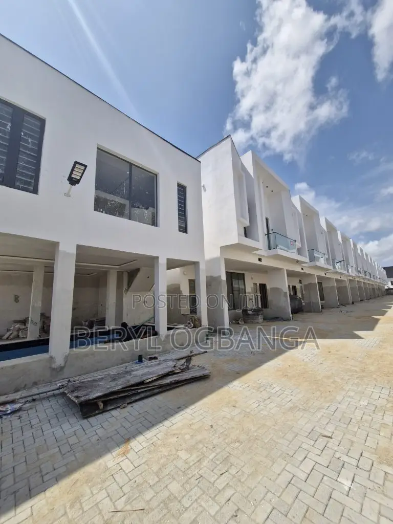 4bdrm Duplex in Ikota for sale in Ikota