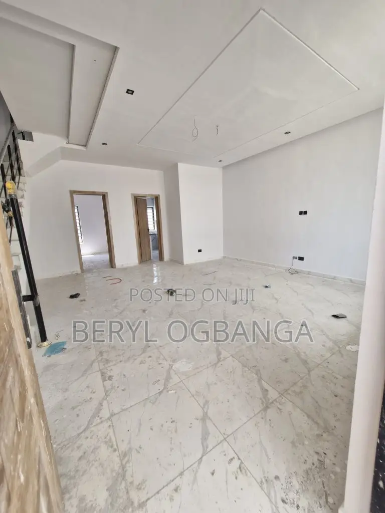 4bdrm Duplex in Ikota for sale in Ikota