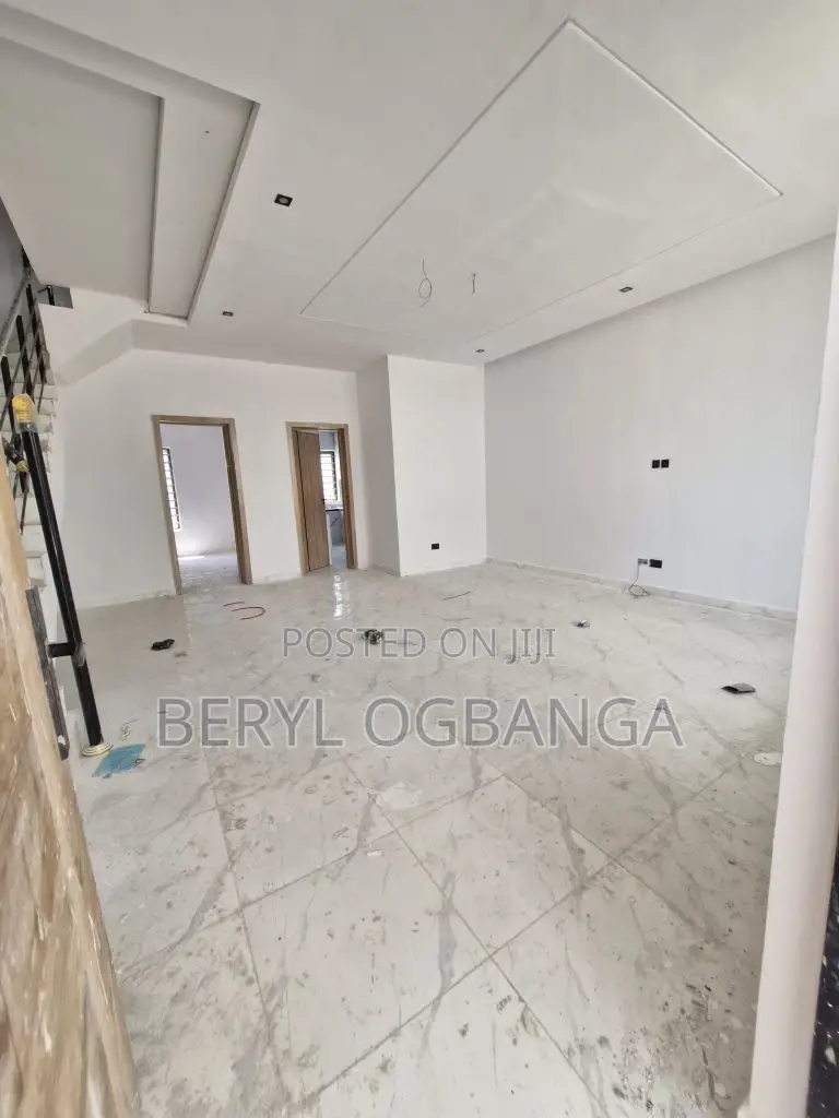 4bdrm Duplex in Ikota for sale in Ikota
