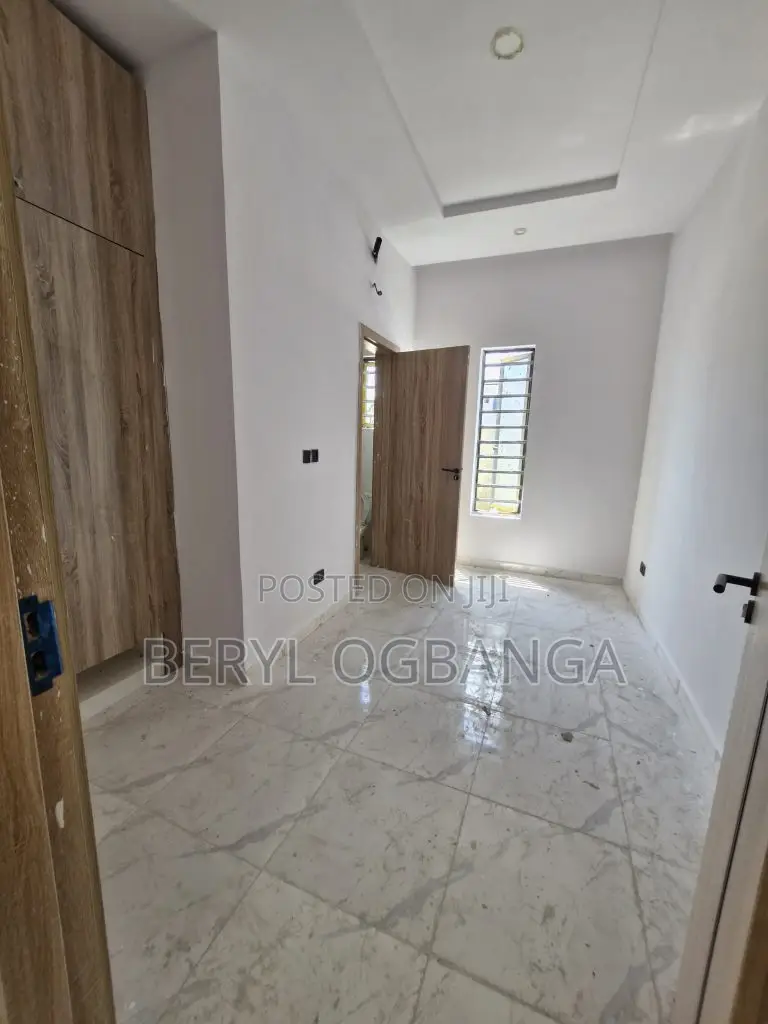 4bdrm Duplex in Ikota for sale in Ikota