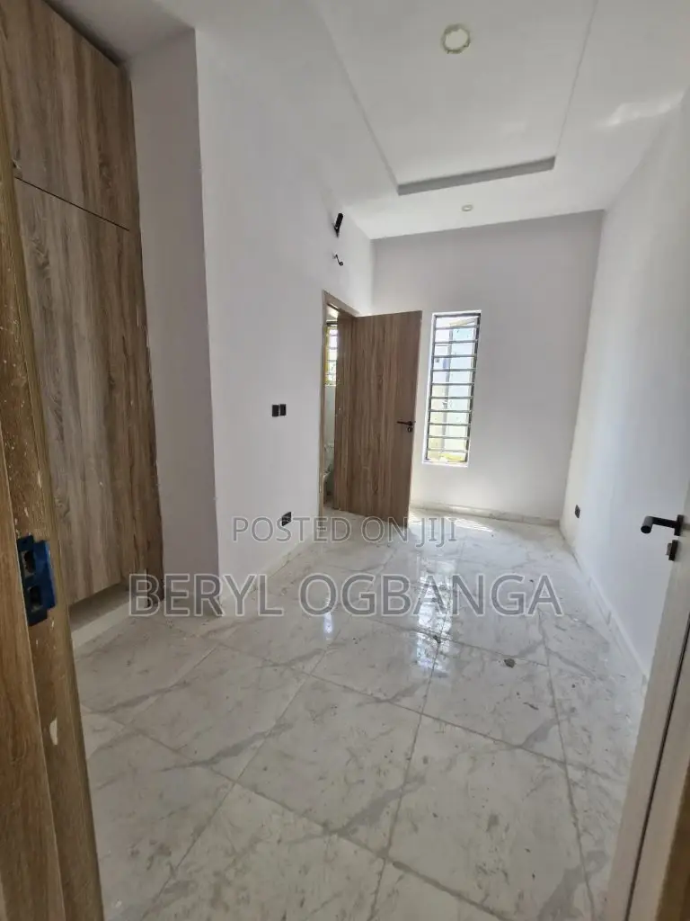 4bdrm Duplex in Ikota for sale in Ikota