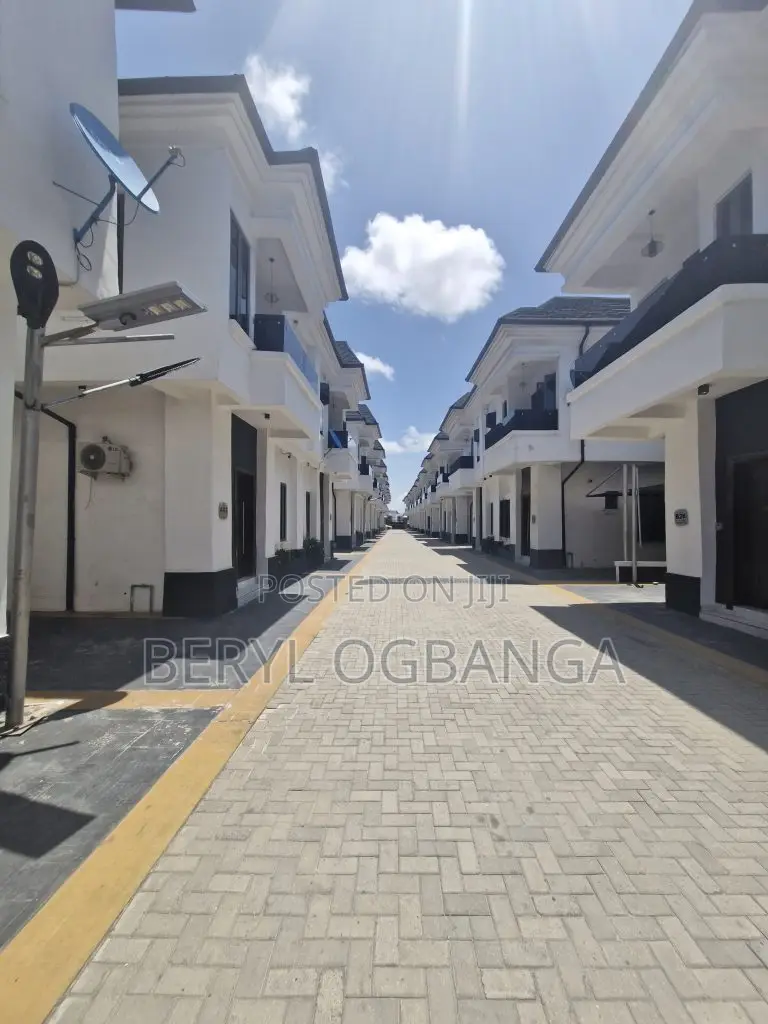 4bdrm Duplex in Ikate for sale in Ikate