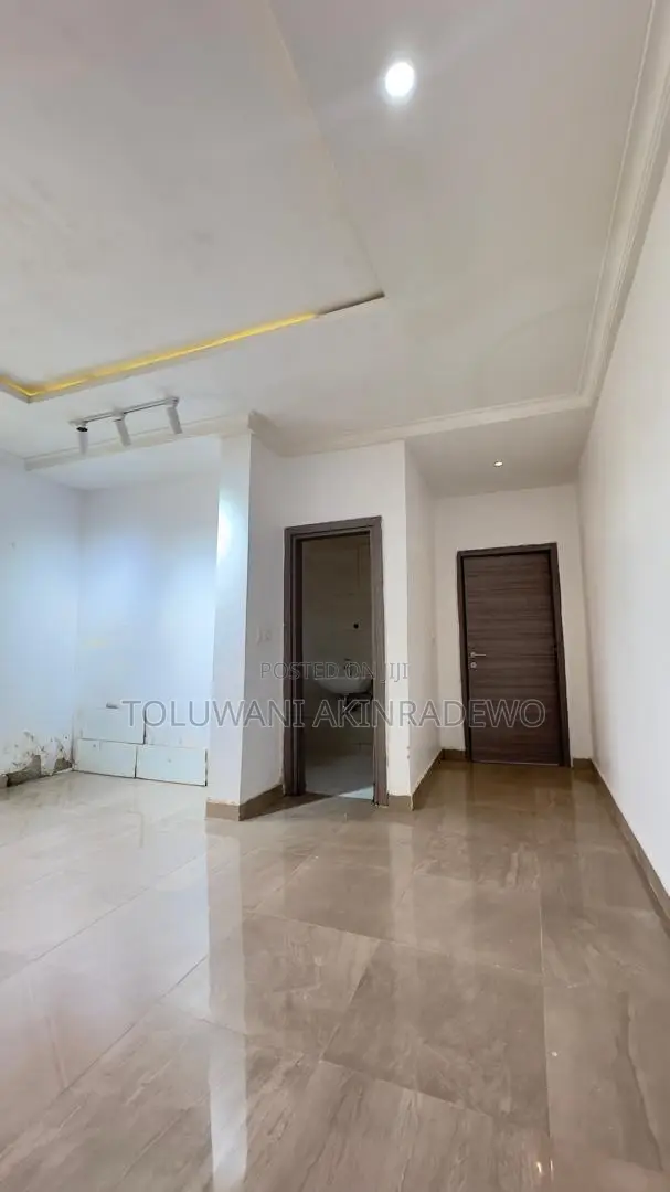 Mini Flat in Chevron Drive for rent in Chevron
