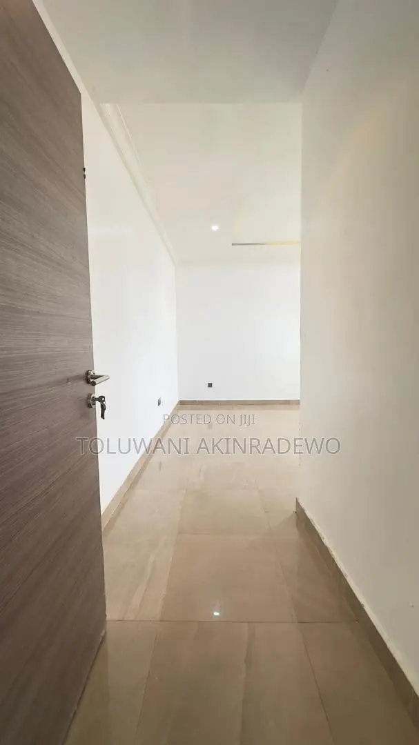 Mini Flat in Chevron Drive for rent in Chevron