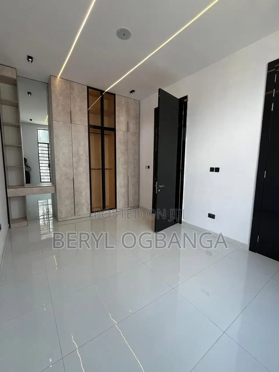 5bdrm Duplex in Ikota for sale in Ikota