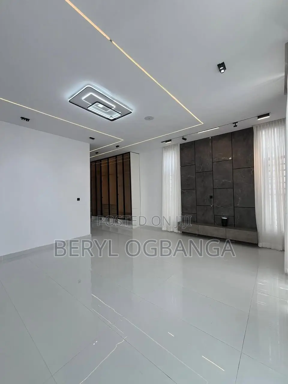 5bdrm Duplex in Ikota for sale in Ikota