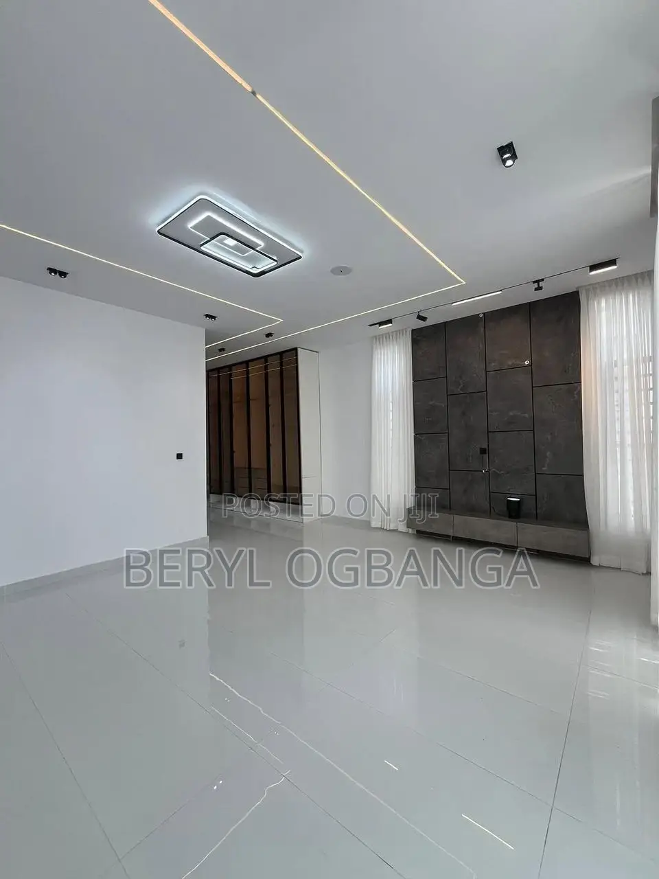 5bdrm Duplex in Ikota for sale in Ikota
